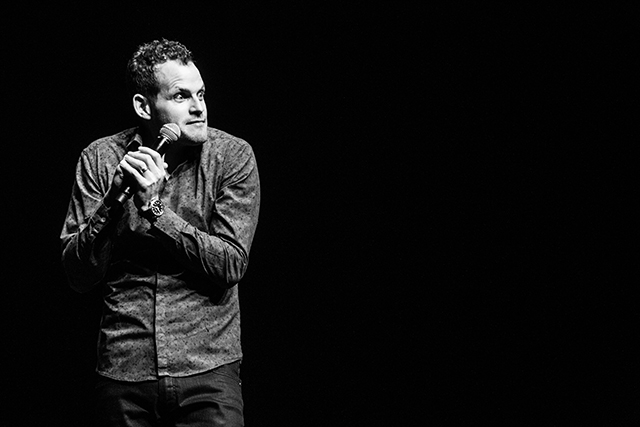 Nik Rabinowitz Roles Live in Confused? – Roekeloos.co.za